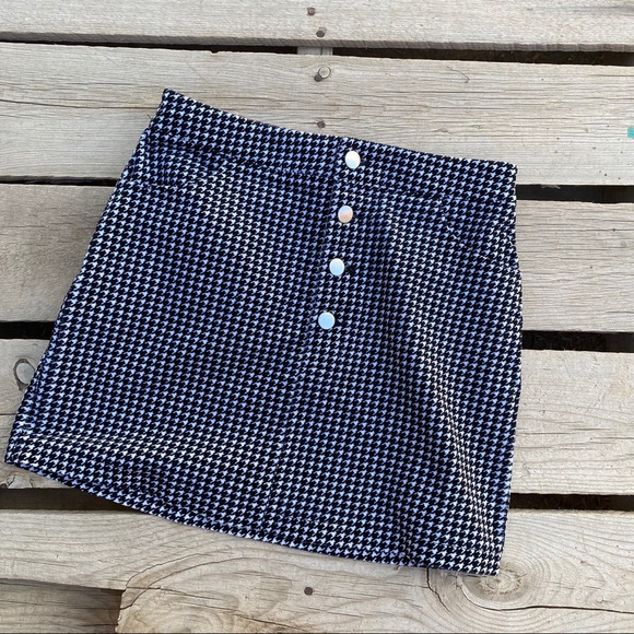 Forever 21 Dresses & Skirts - Forever 21 mini geometric skirt M